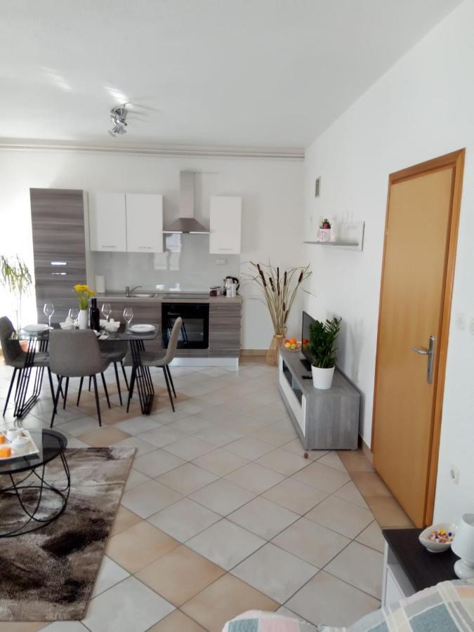 Studio apartman KIKA Otocac Bagian luar foto